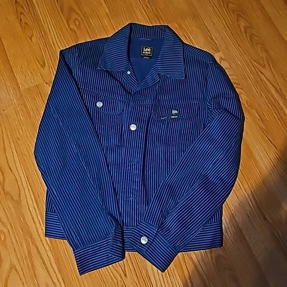 Jackets - Picture 2 of 9